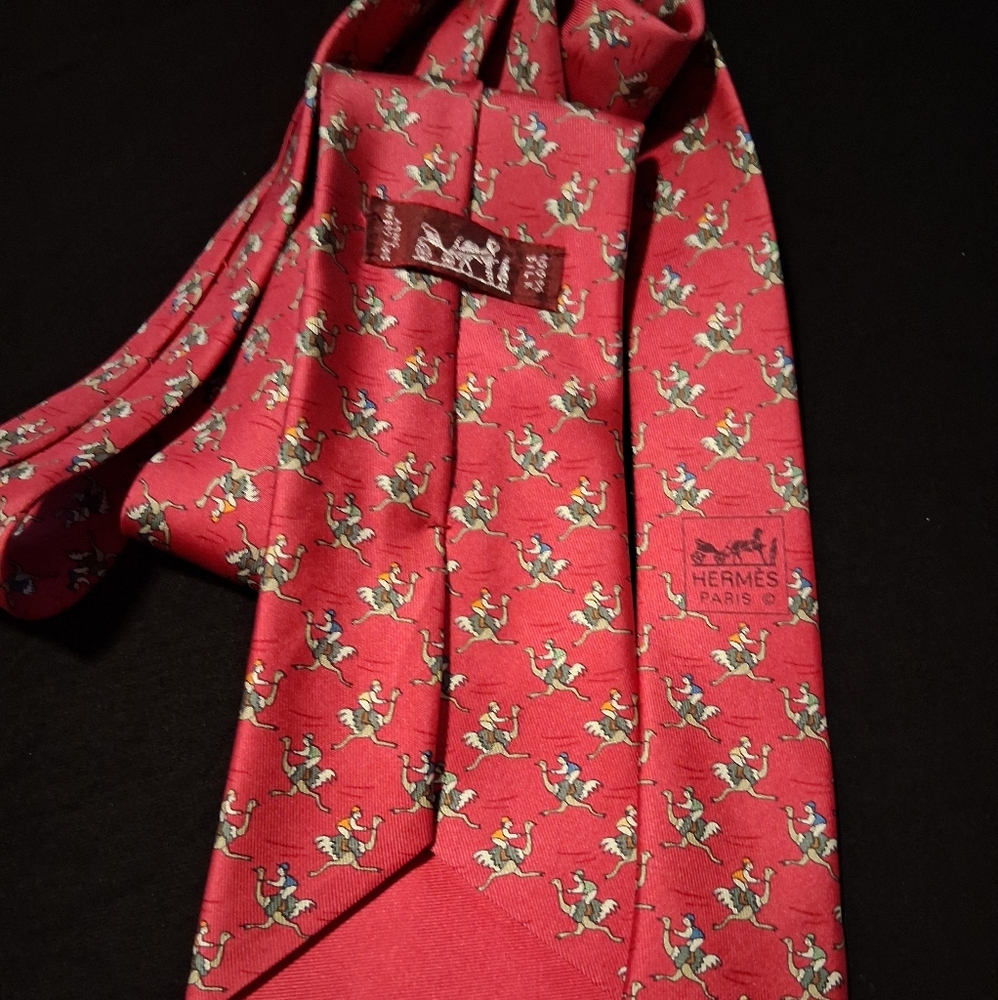 Hermès Pink Silk Tie with Ostrich Pattern